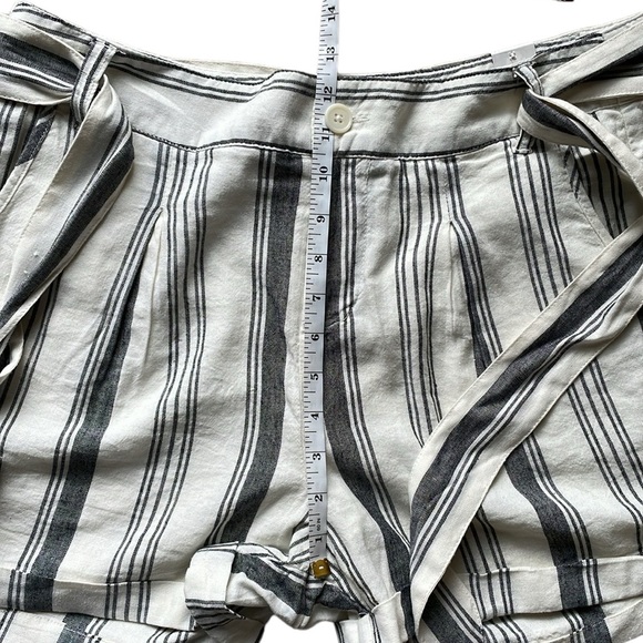 Torrid Off White & Black Striped Hi-Rise Linen Short, NWT - Picture 9 of 13